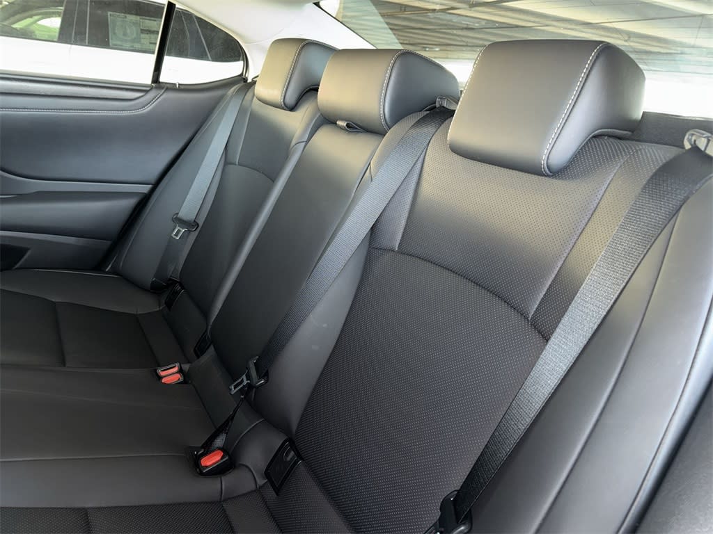 Thumbnail: 2022 Lexus ES - 13