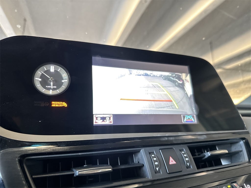 Thumbnail: 2022 Lexus ES - 25