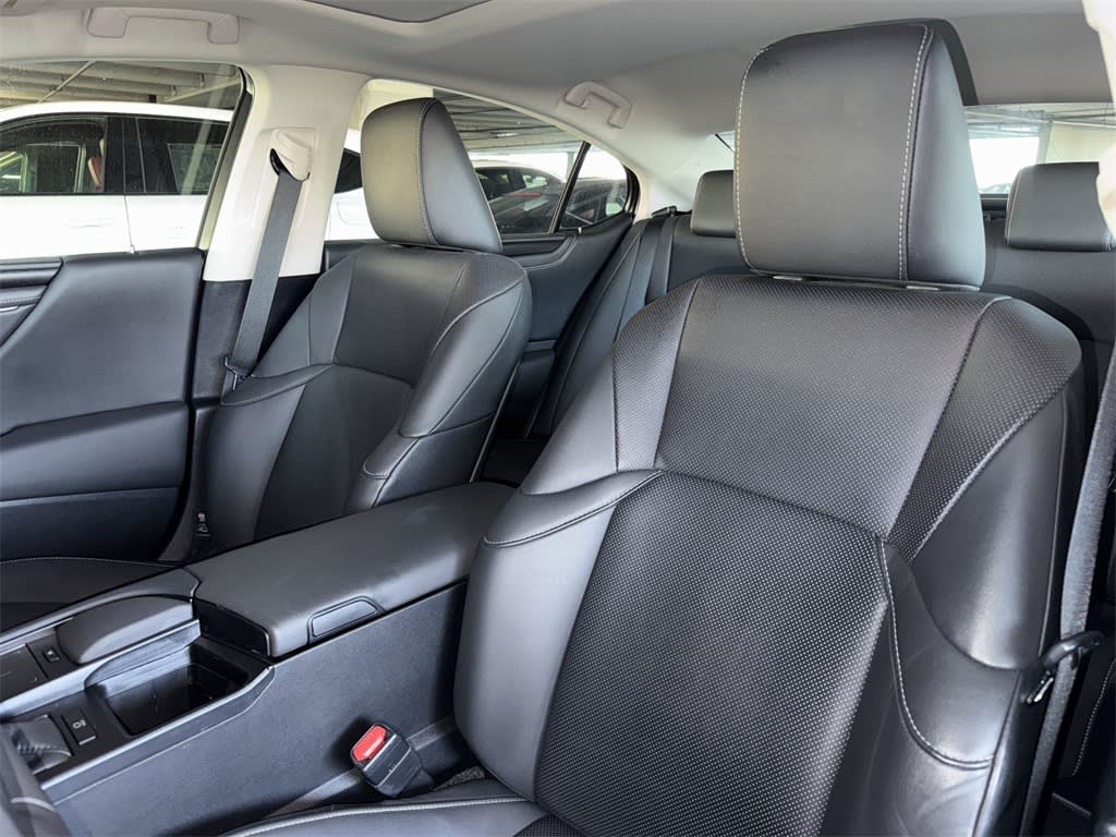 Thumbnail: 2022 Lexus ES - 11