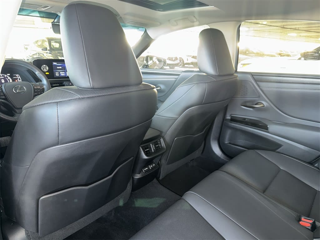 Thumbnail: 2022 Lexus ES - 27