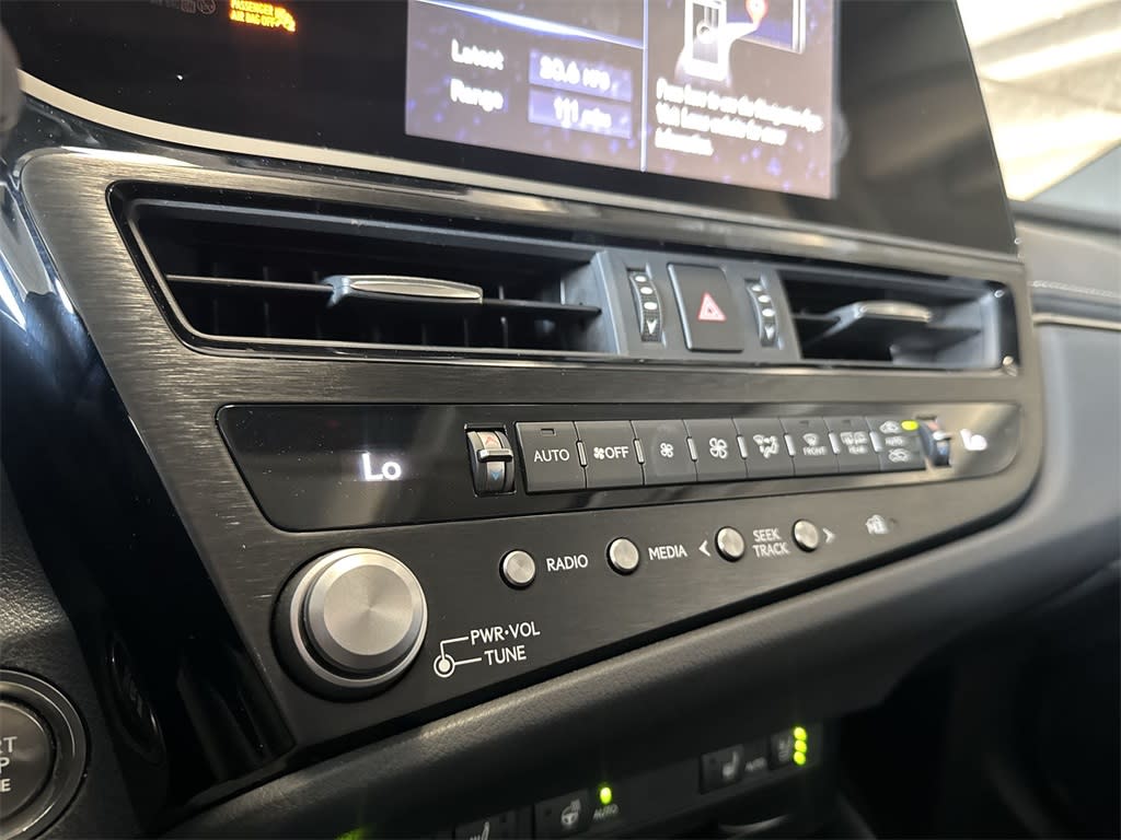 Thumbnail: 2022 Lexus ES - 26