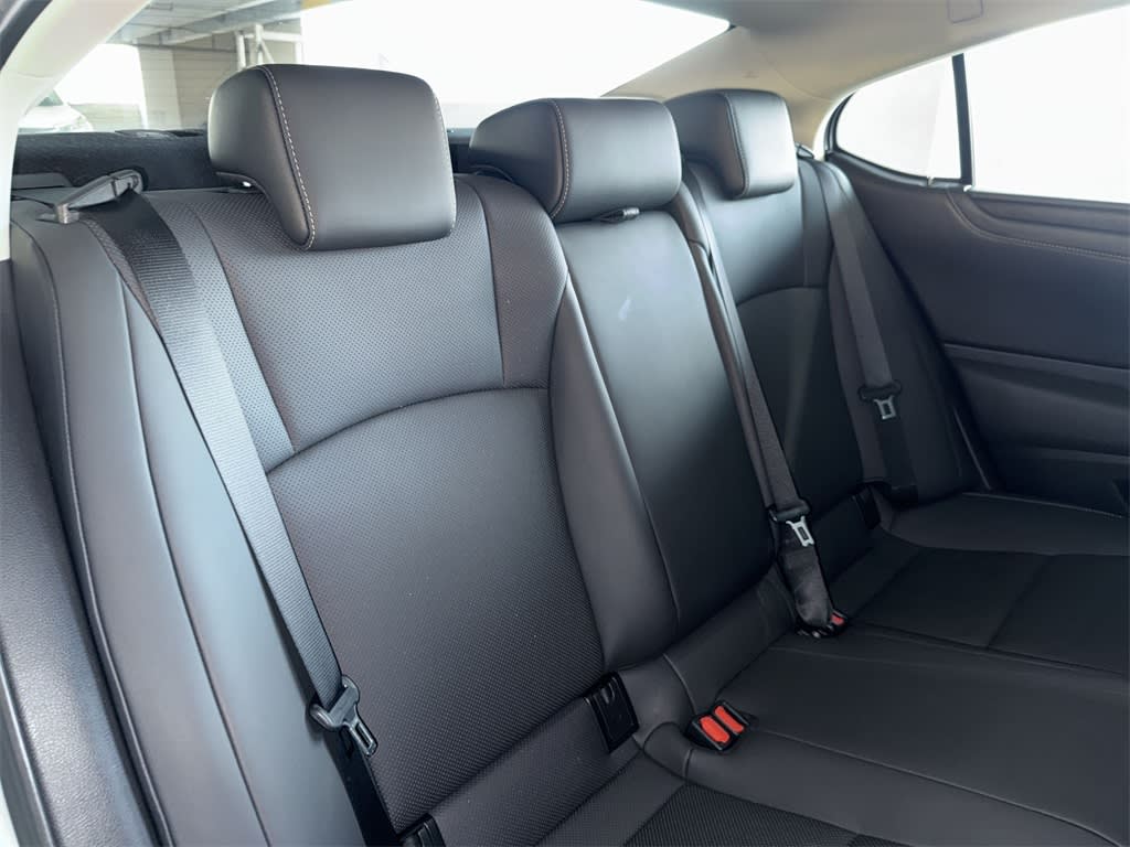 Thumbnail: 2022 Lexus ES - 28