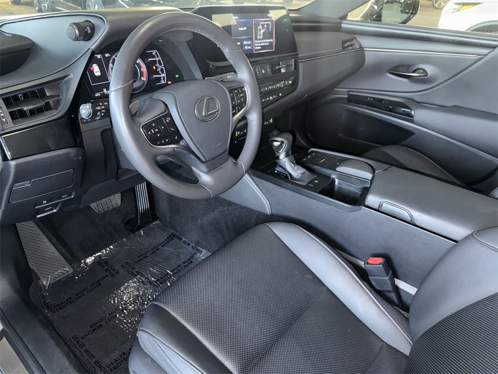 Thumbnail: 2022 Lexus ES - 2