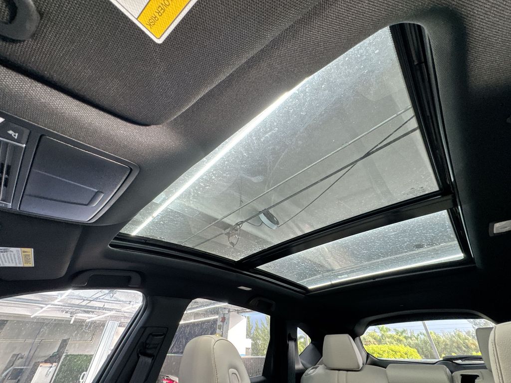 Thumbnail: 2025 Acura RDX - 25