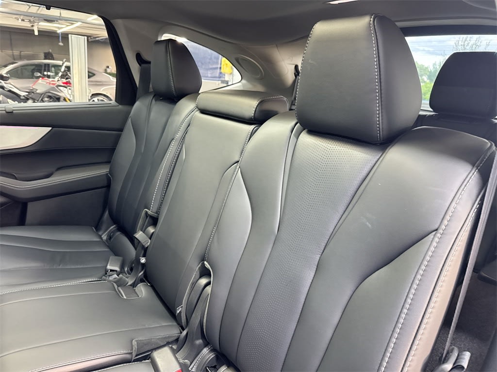 Thumbnail: 2025 Acura MDX - 13
