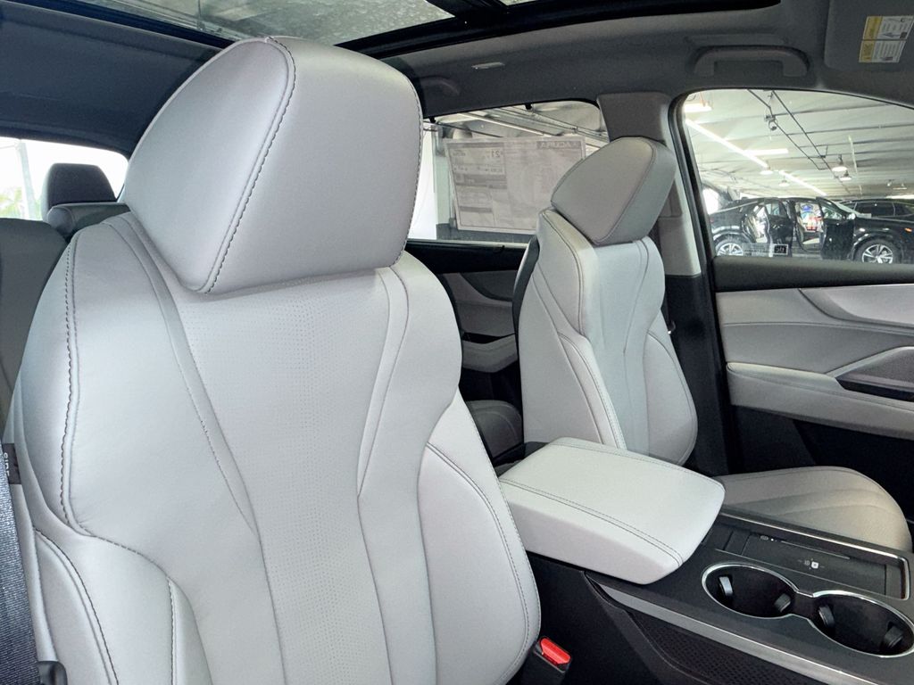 Thumbnail: 2026 Acura MDX - 12