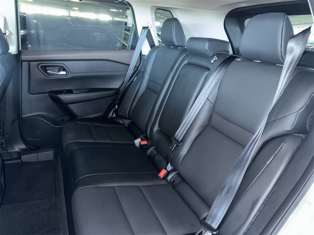 2023 Nissan Rogue SV 13