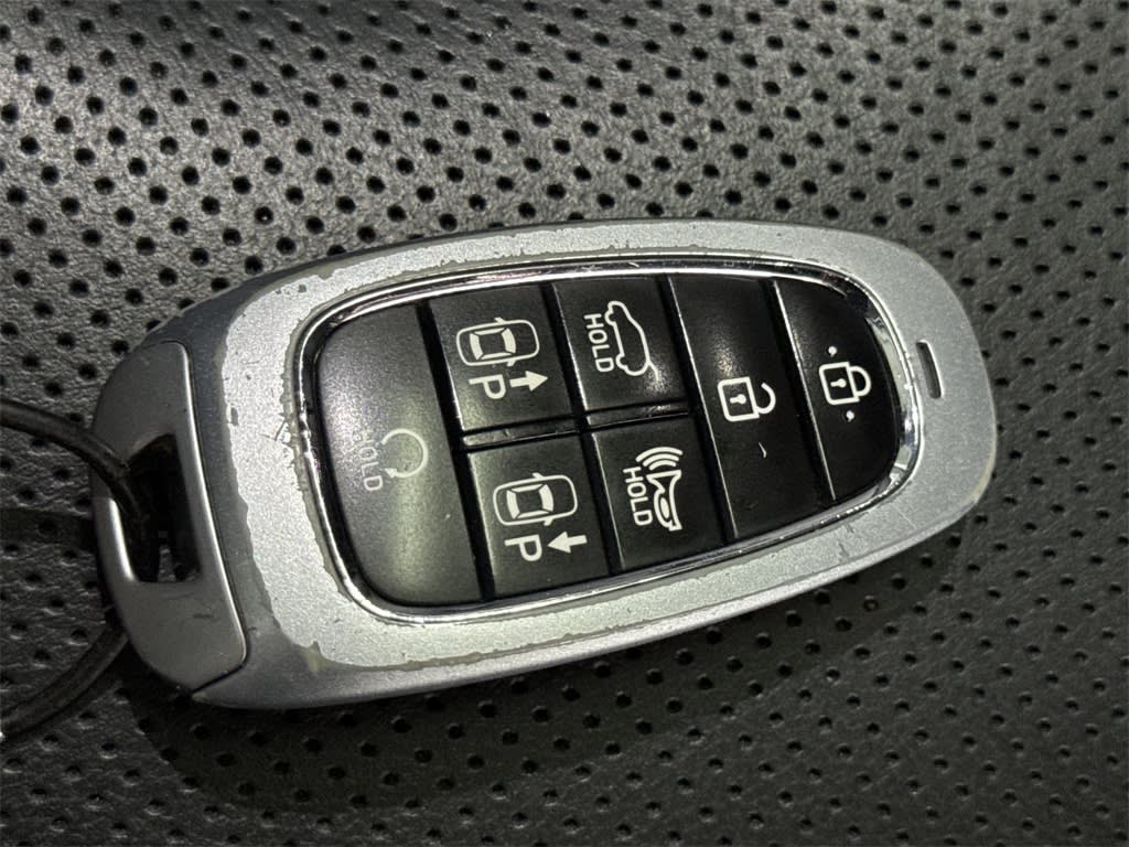 Thumbnail: 2023 Hyundai Santa Fe - 18