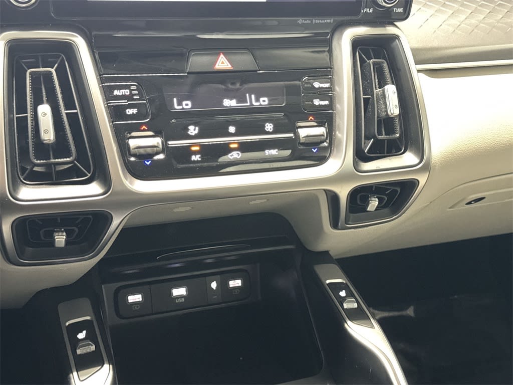 Thumbnail: 2023 Kia Sorento - 25