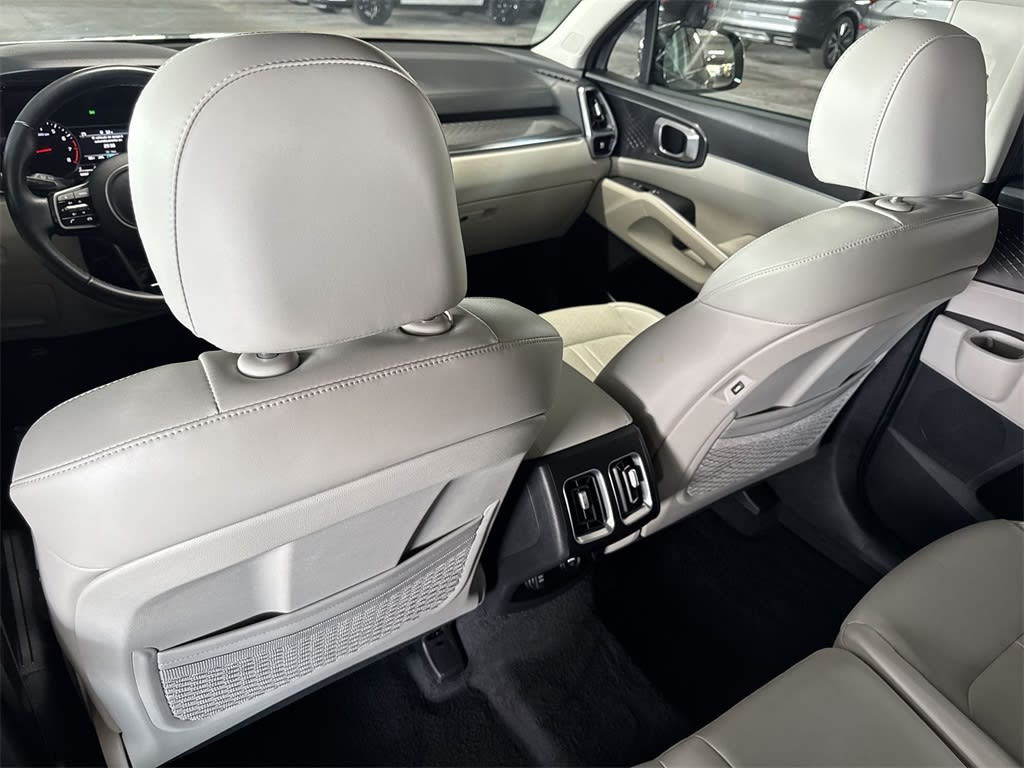 Thumbnail: 2023 Kia Sorento - 12