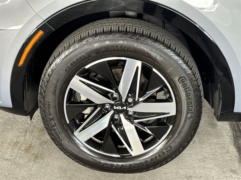 Thumbnail: 2023 Kia Sorento - 8