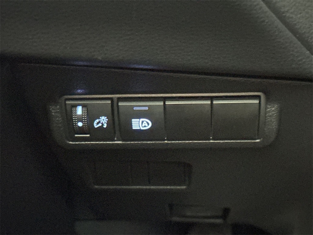 Thumbnail: 2022 Toyota Corolla Cross - 24