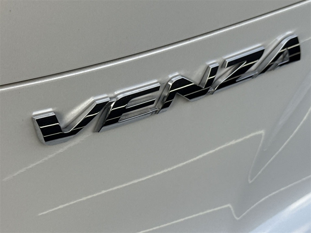 2023 Toyota Venza Limited 7