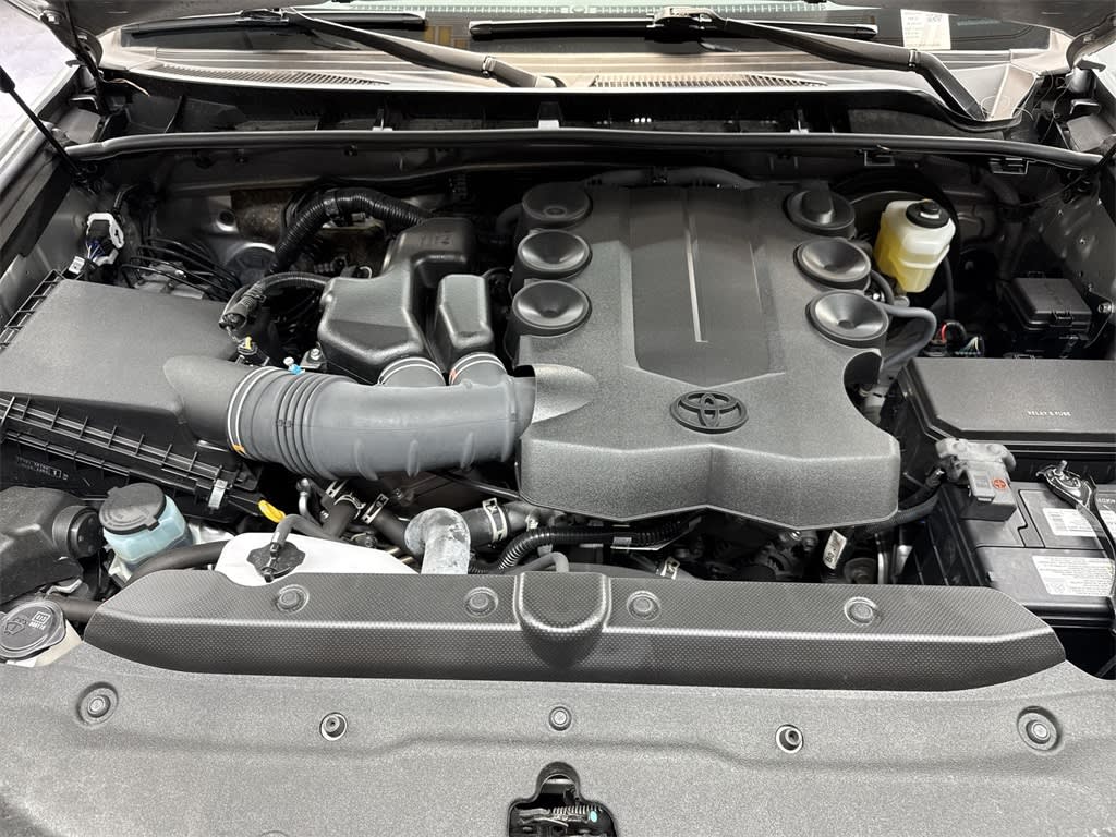 2023 Toyota 4Runner SR5 8