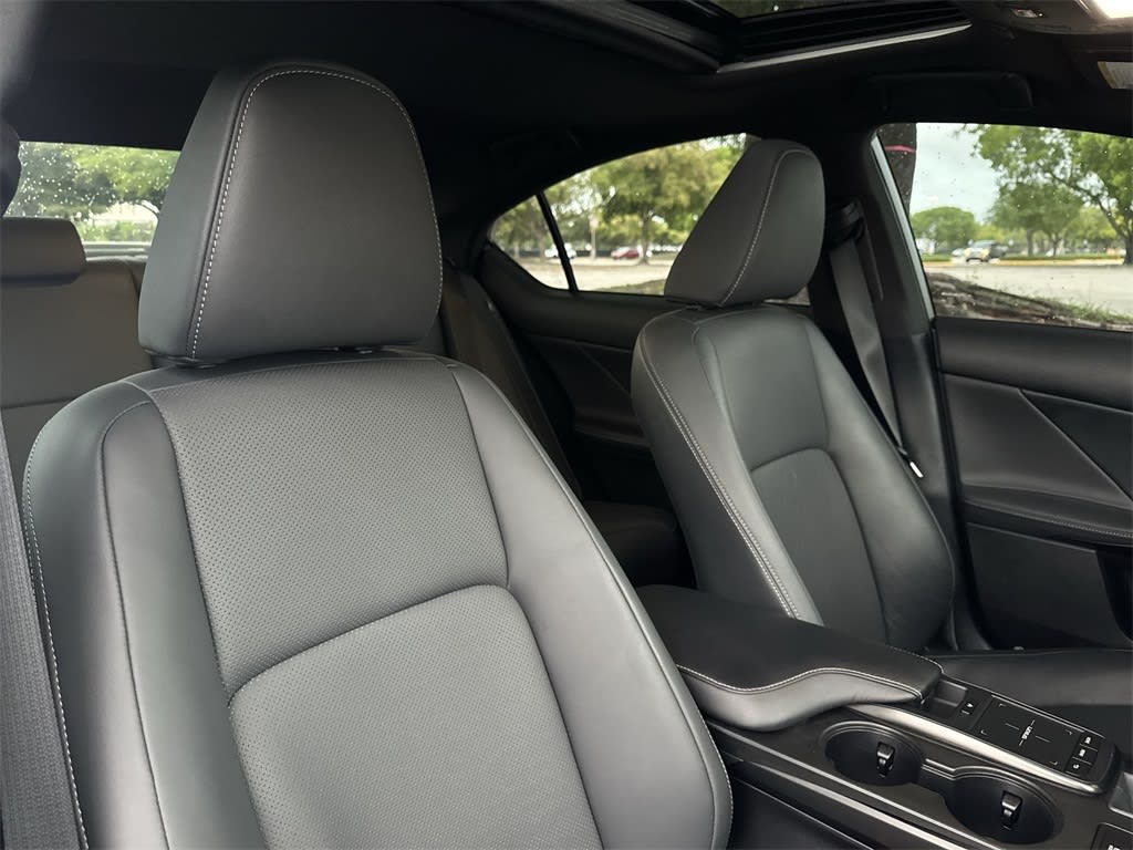 Thumbnail: 2024 Lexus ES - 28