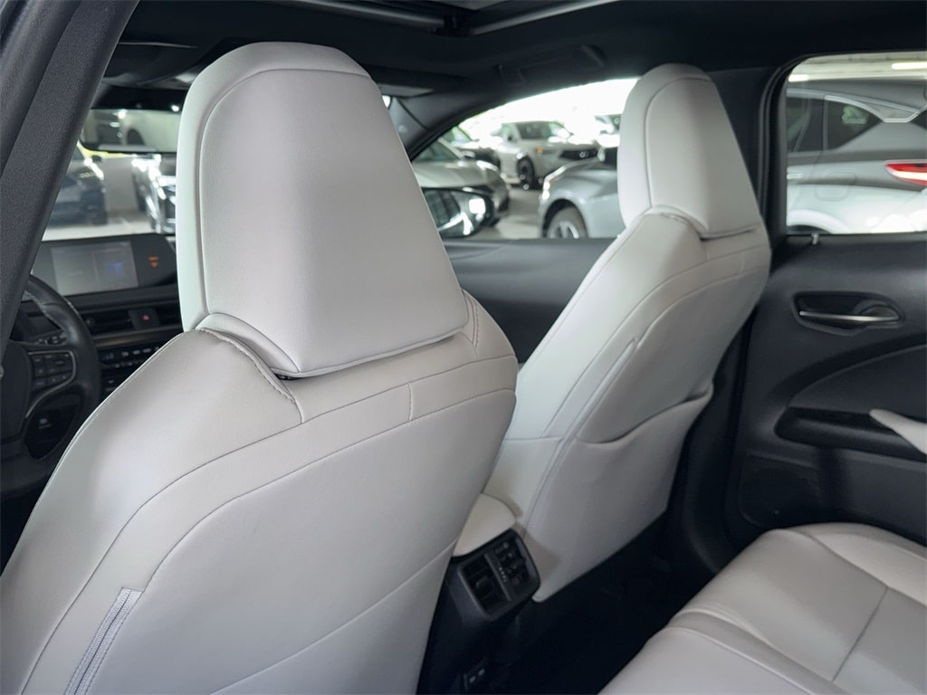 Thumbnail: 2022 Lexus UX - 13