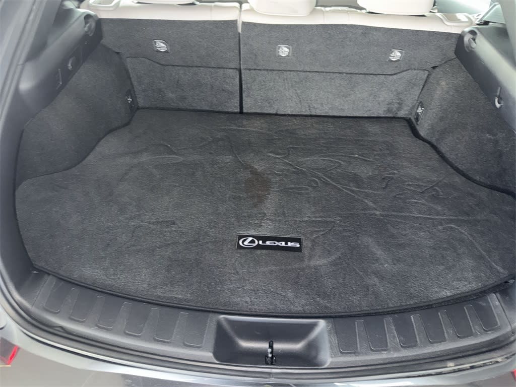 Thumbnail: 2022 Lexus UX - 18