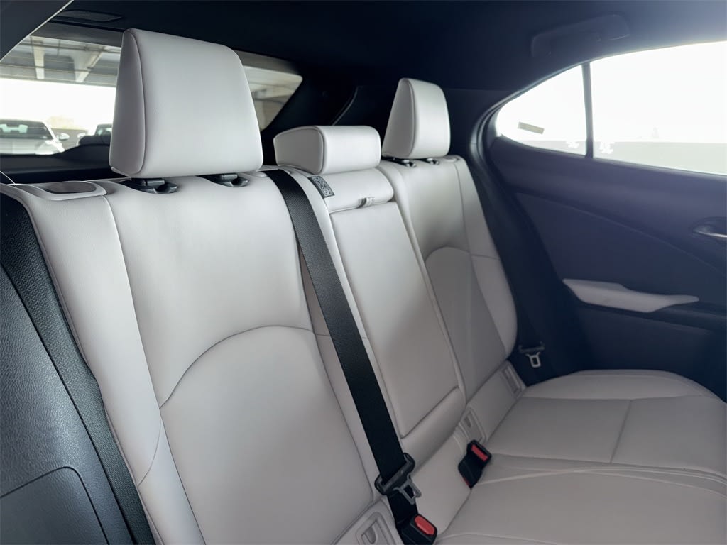 Thumbnail: 2022 Lexus UX - 28