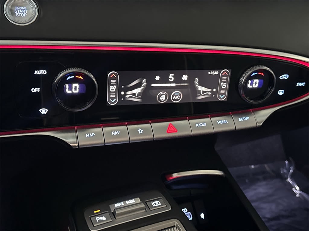 Thumbnail: 2023 Genesis GV70 - 27