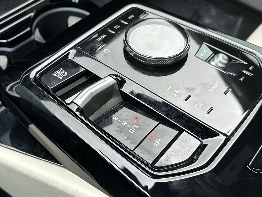 Thumbnail: 2026 BMW 5 Series - 15