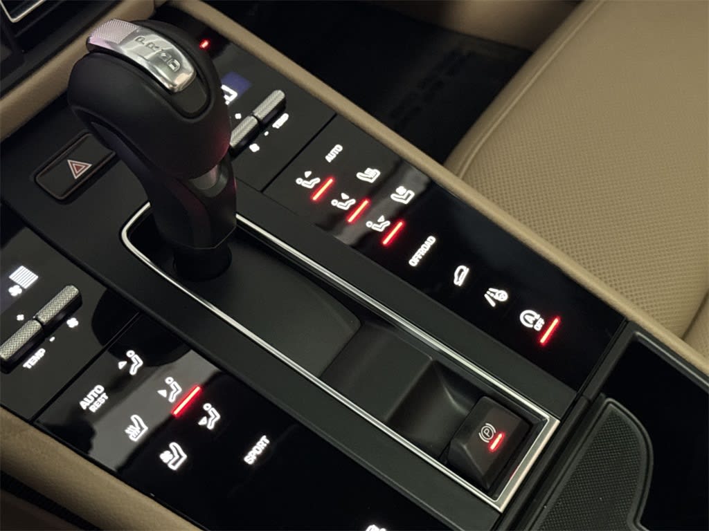 Thumbnail: 2025 Porsche Macan - 27