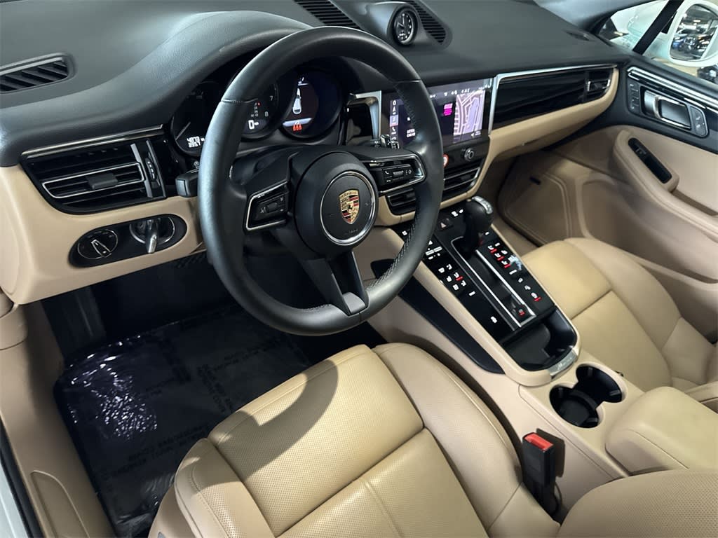 Thumbnail: 2025 Porsche Macan - 2