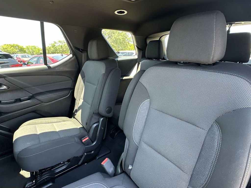2023 Chevrolet Traverse 1LT - Photo 12