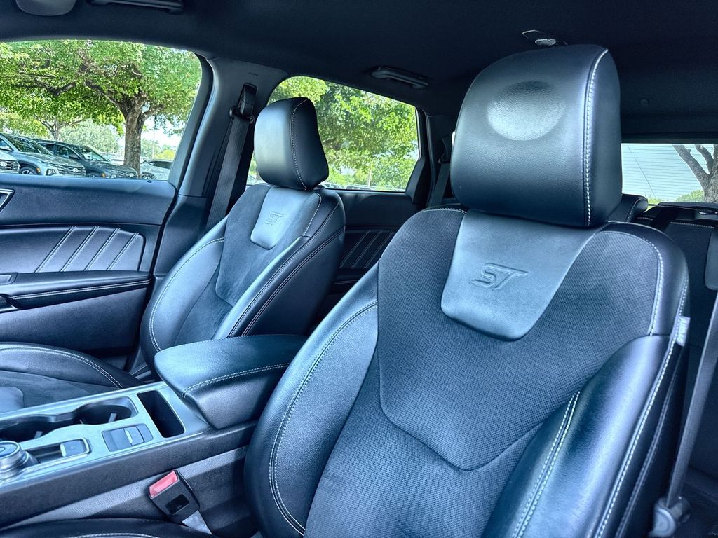 Thumbnail: 2022 Ford Edge - 10