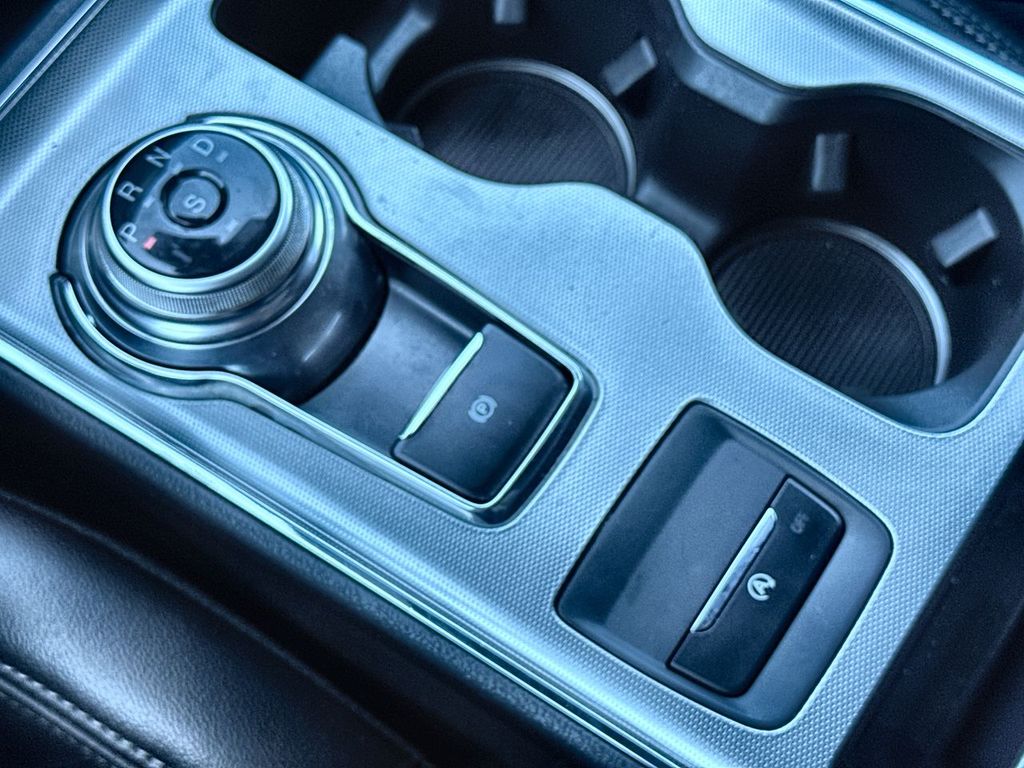 Thumbnail: 2022 Ford Edge - 15