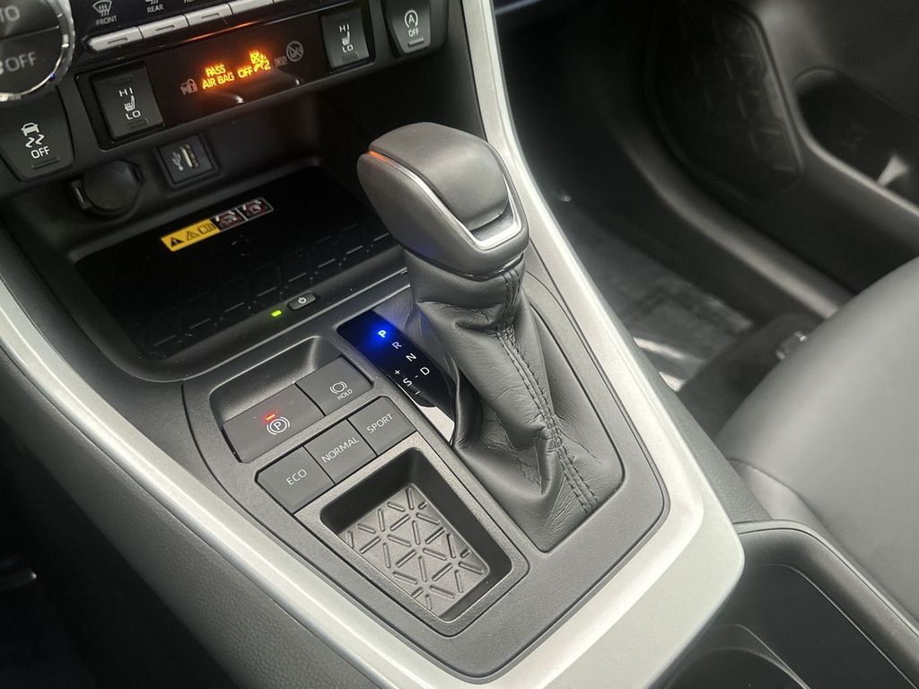 2025 Toyota RAV4 XLE Premium - Photo 16
