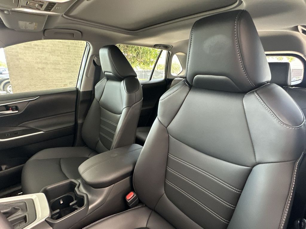 2025 Toyota RAV4 XLE Premium - Photo 11