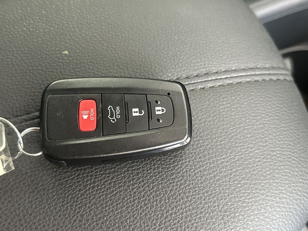 2025 Toyota RAV4 XLE Premium - Photo 19