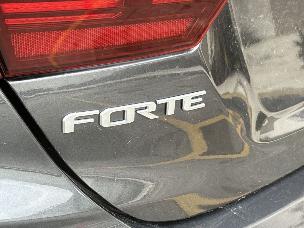 Thumbnail: 2023 Kia Forte - 7
