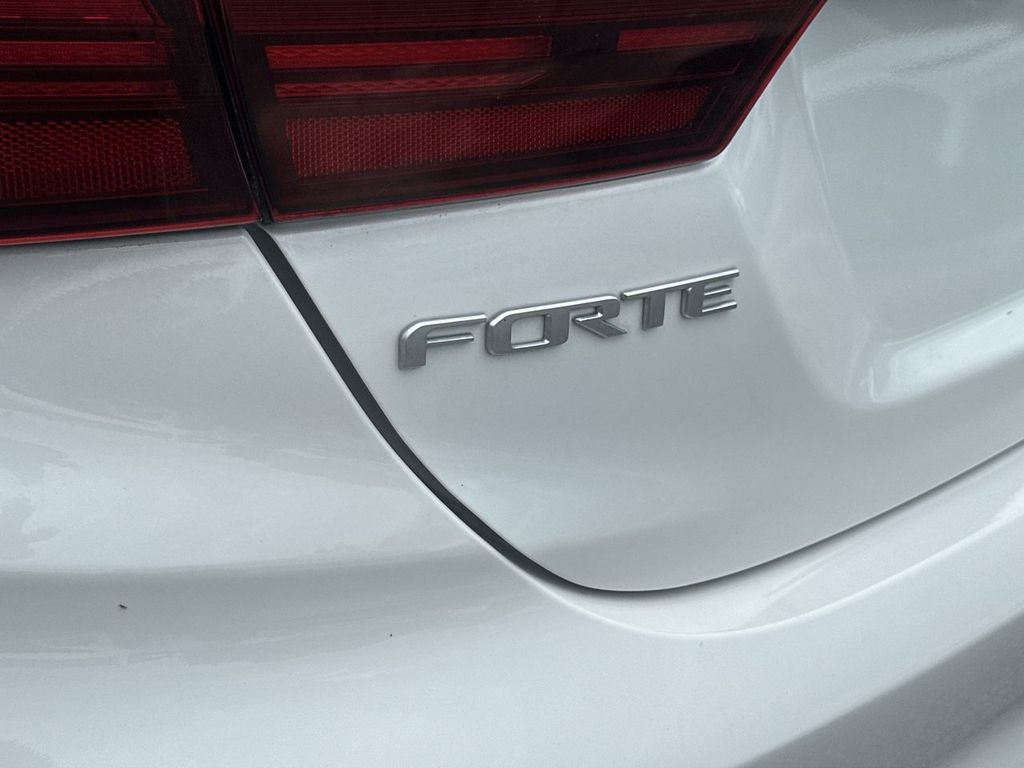 Thumbnail: 2024 Kia Forte - 7