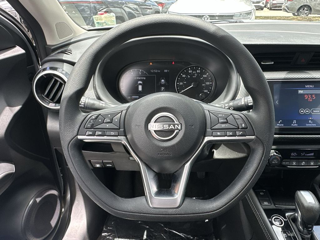 Thumbnail: 2022 Nissan Kicks - 10