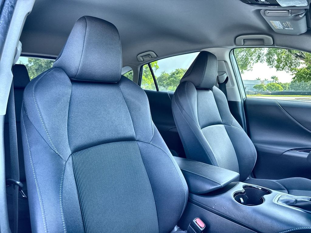 Thumbnail: 2021 Toyota Venza - 12
