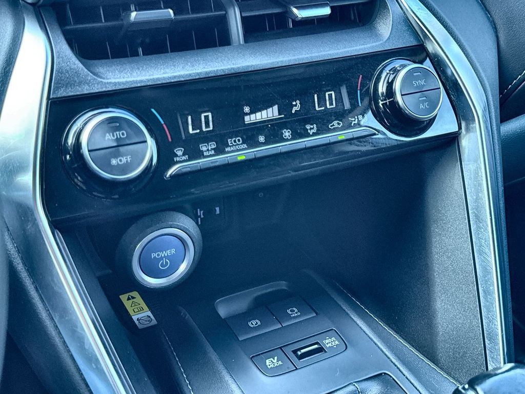 Thumbnail: 2021 Toyota Venza - 27
