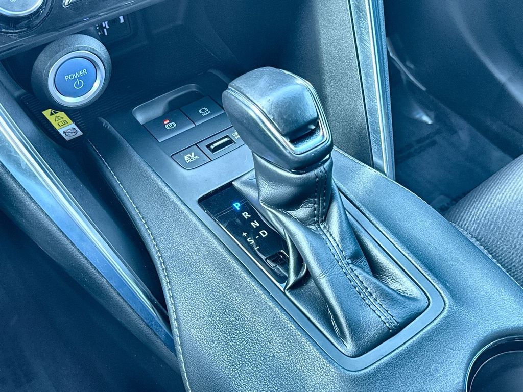 Thumbnail: 2021 Toyota Venza - 16