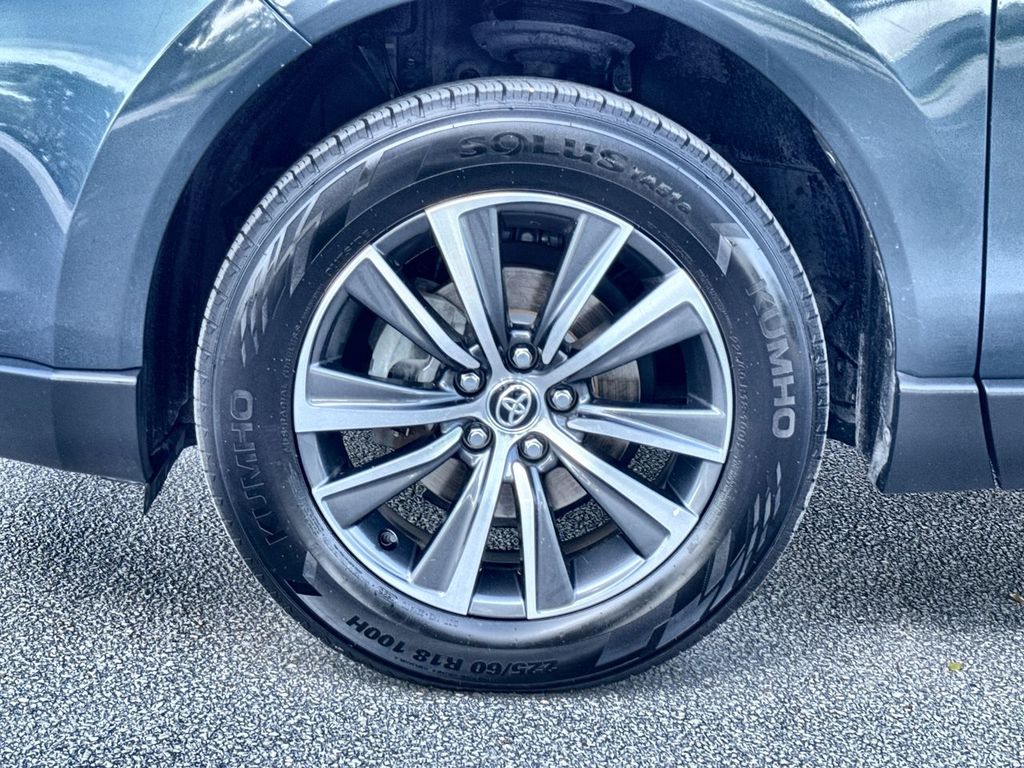 Thumbnail: 2021 Toyota Venza - 8