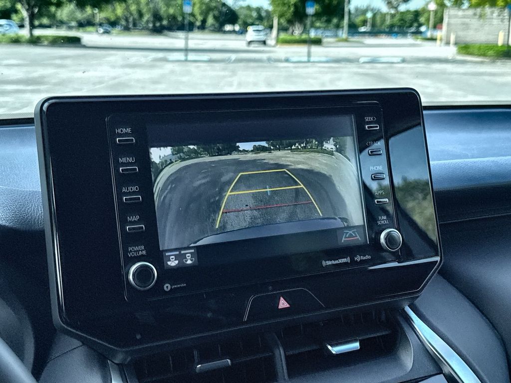 Thumbnail: 2021 Toyota Venza - 26