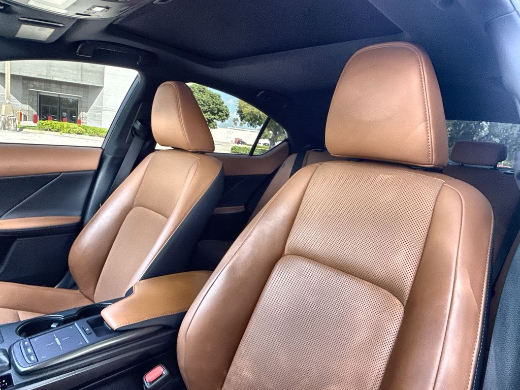 Thumbnail: 2024 Lexus ES - 10