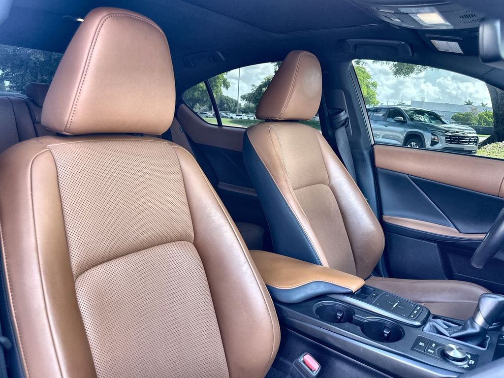 Thumbnail: 2024 Lexus ES - 29