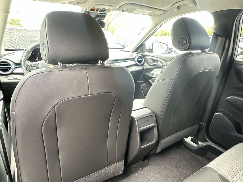 Thumbnail: 2025 Chevrolet Trax - 12