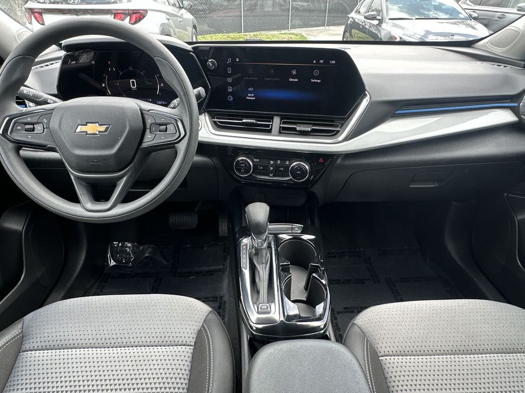 Thumbnail: 2025 Chevrolet Trax - 14