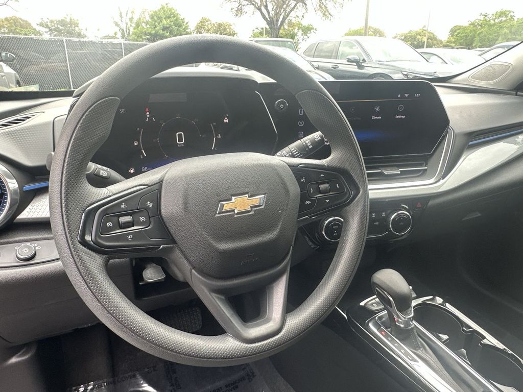 Thumbnail: 2025 Chevrolet Trax - 2