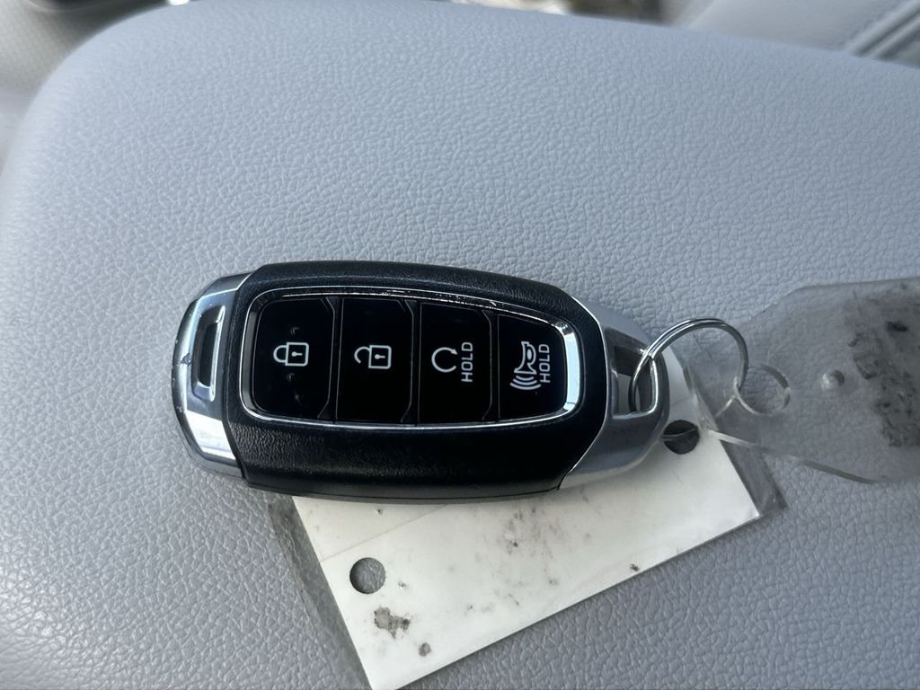 2023 Hyundai Kona Limited - Photo 18