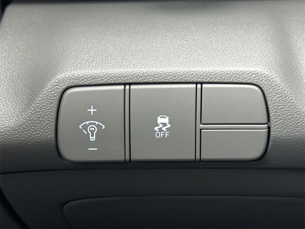 Thumbnail: 2025 Hyundai Elantra - 25