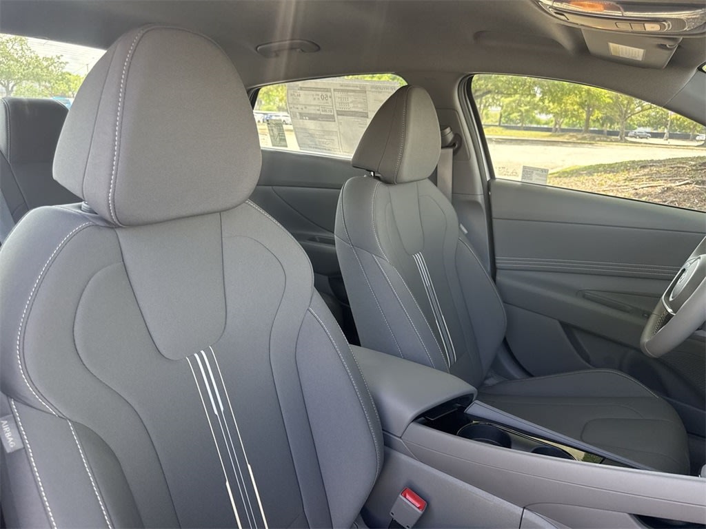 Thumbnail: 2025 Hyundai Elantra - 30