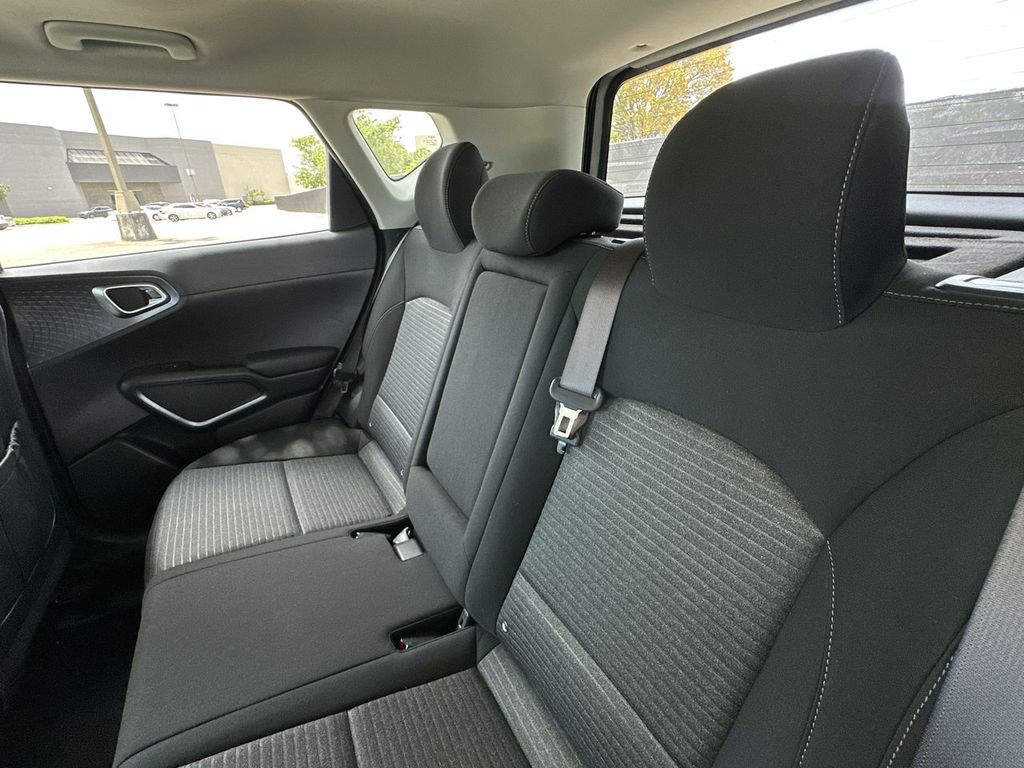 2023 Kia Soul EX - Photo 12
