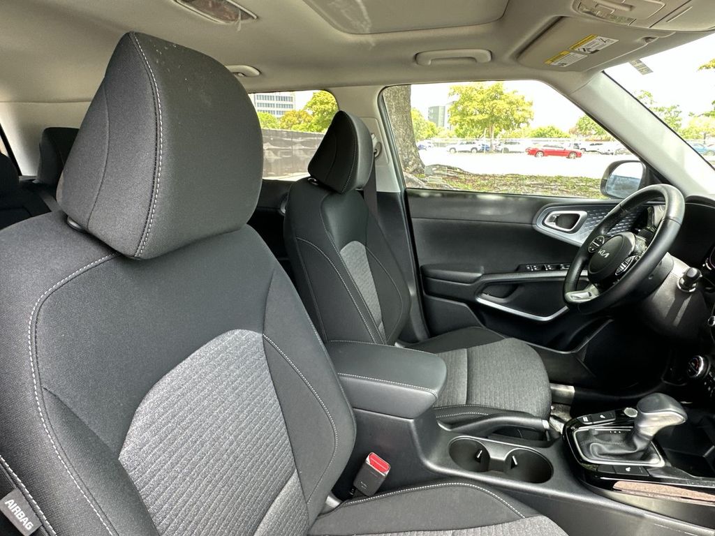 2023 Kia Soul EX - Photo 11